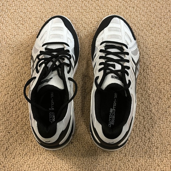 BRAND NEW ASICS Gel volley cross revolution  size 9.5 - Picture 2 of 7